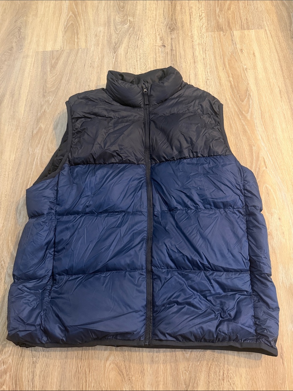 Uniqlo Men's Navy & Black Quilted Puffer Vest